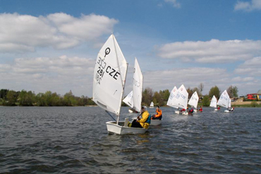 Jachting a windsurfing